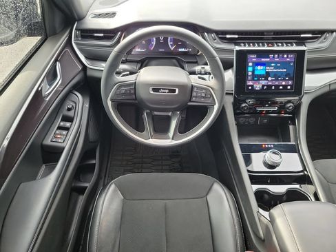 Used 2023 Jeep Grand Cherokee Altitude AWD/4WD image 20