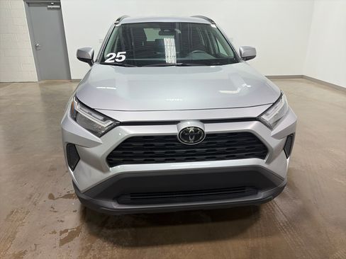 Used 2025 Toyota RAV4 XLE AWD/4WD image 33