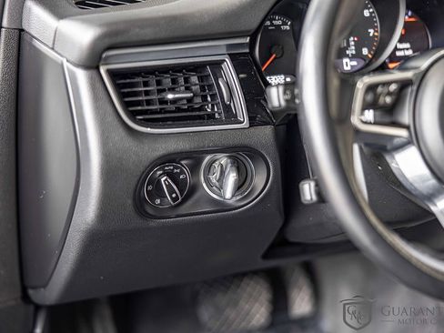 Used 2018 Porsche Macan image 21