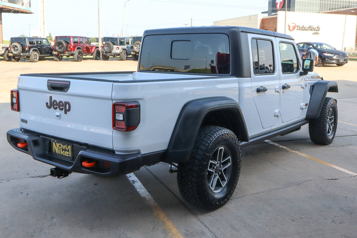 Used 2026 Jeep Gladiator Mojave AWD/4WD image 5