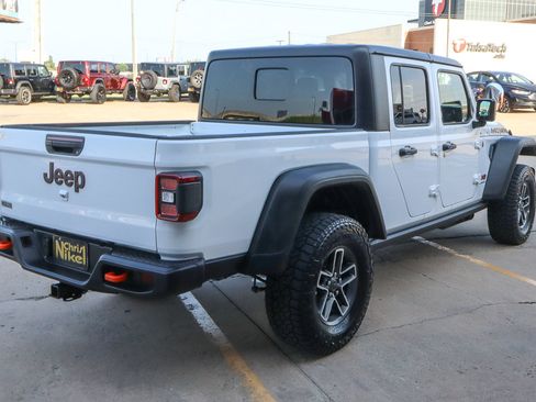 Used 2026 Jeep Gladiator Mojave AWD/4WD image 5