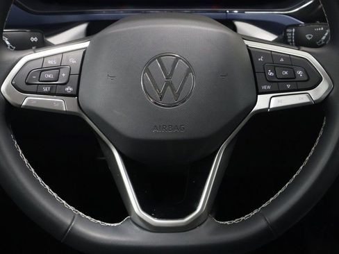 Used 2022 Volkswagen Taos SE image 17