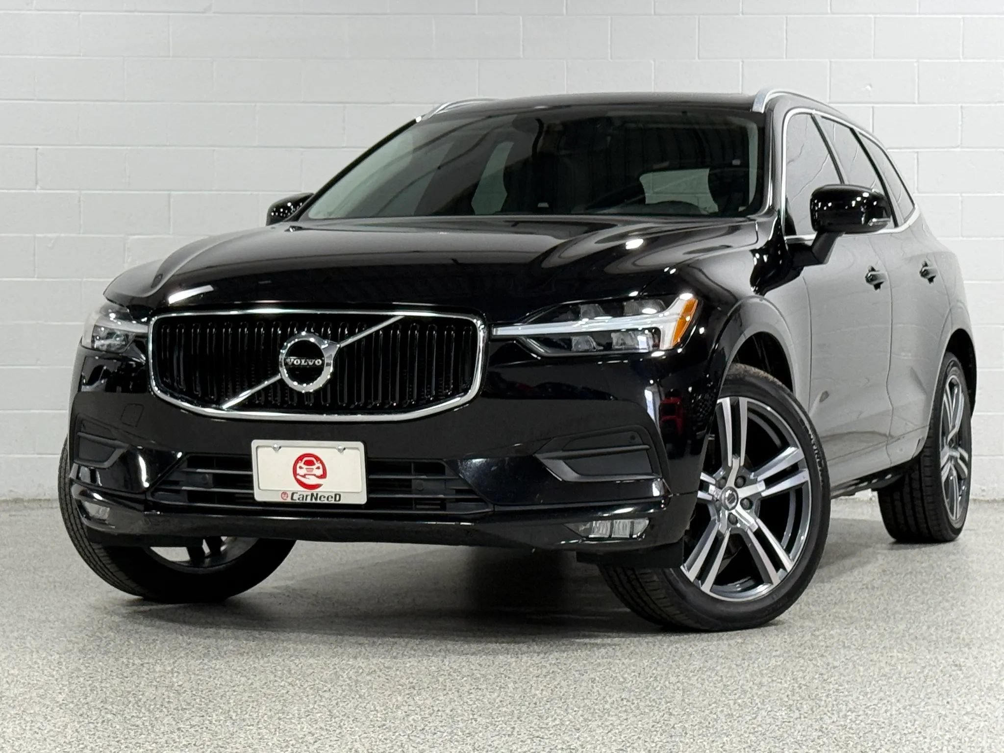 Used 2021 Volvo XC60 T5 Momentum w/ Premium Package FWD image 2