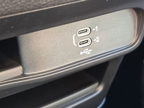 New 2026 Chrysler Pacifica Select w/ S Appearance Package image 10