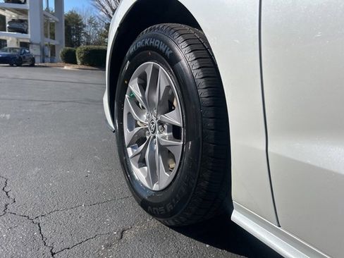 Used 2024 Toyota Sienna XLE image 11