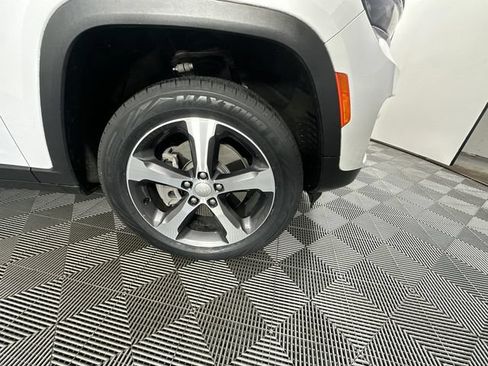 Certified 2022 Jeep Grand Cherokee Limited 4xe AWD/4WD image 4