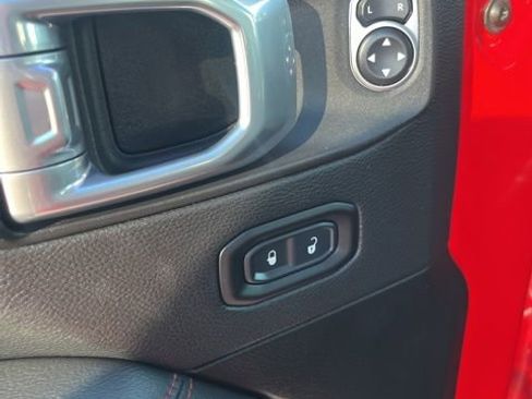Used 2021 Jeep Wrangler Unlimited Rubicon image 12