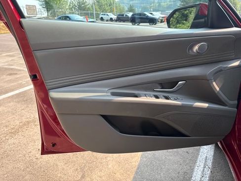 Used 2023 Hyundai Elantra SEL w/ Convenience Package FWD image 15
