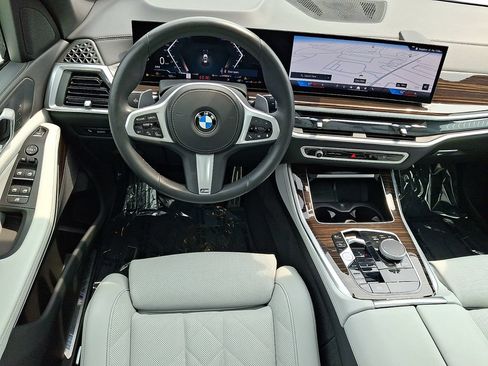 Used 2025 BMW X5 xDrive40i w/ M Sport Package AWD/4WD image 12