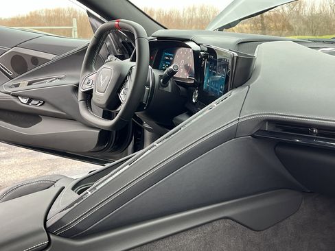 Used 2024 Chevrolet Corvette Stingray Preferred Cpe w/ Stealth Interior Trim Package image 30