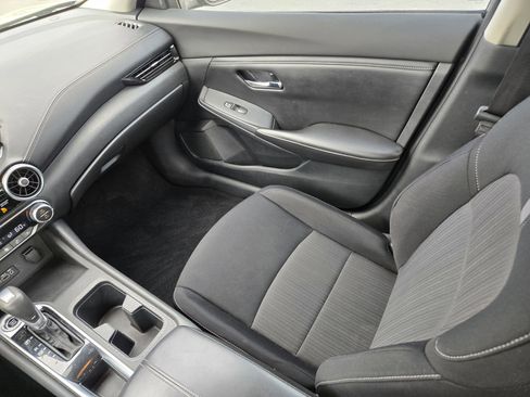 Used 2020 Nissan Sentra SV FWD image 19