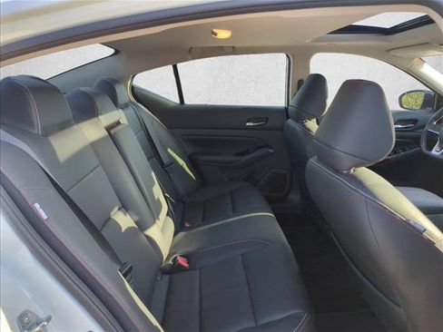 Used 2024 Nissan Altima 2.0 SR FWD image 23