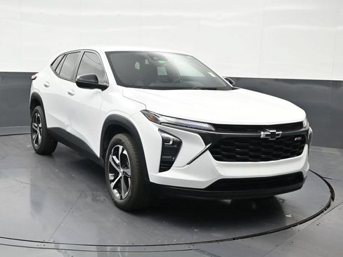 Used 2024 Chevrolet Trax RS FWD image 8