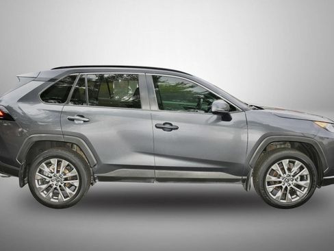 Used 2020 Toyota RAV4 XLE Premium image 9