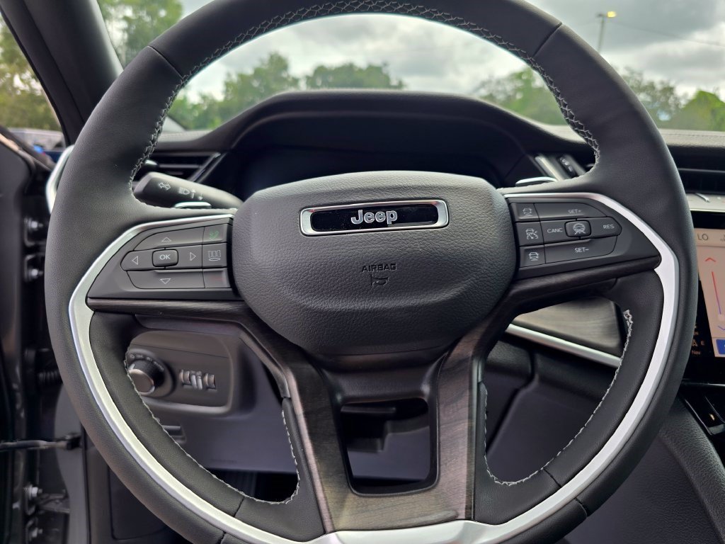 New 2027 Jeep Grand Cherokee Altitude RWD image 17