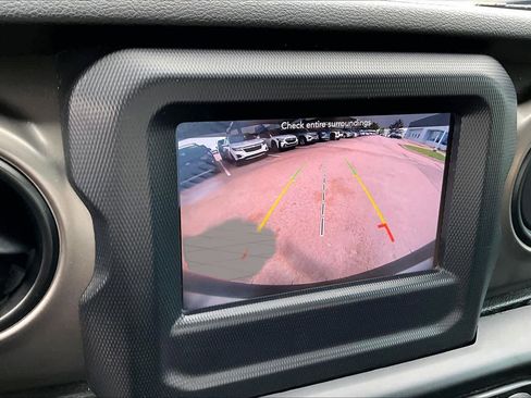 Used 2019 Jeep Wrangler Sport AWD/4WD image 23