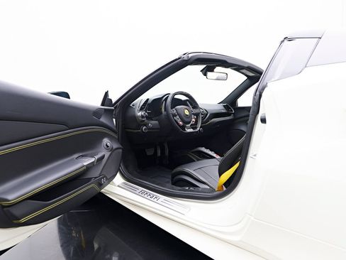 Used 2019 Ferrari 488 Spider RWD image 40