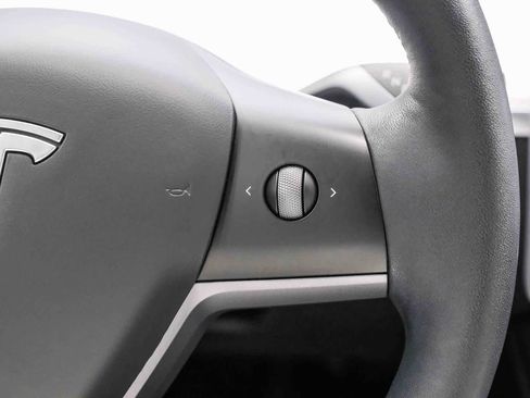 Used 2023 Tesla Model Y Long Range AWD/4WD image 18