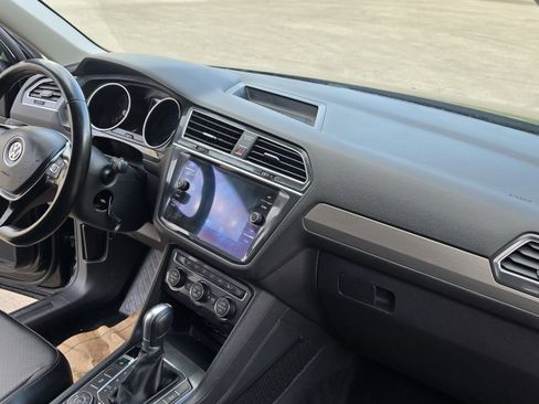 Used 2018 Volkswagen Tiguan SEL image 24