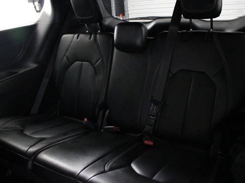 Used 2024 Chrysler Pacifica Limited FWD image 21
