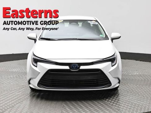 Used 2024 Toyota Corolla LE FWD image 2
