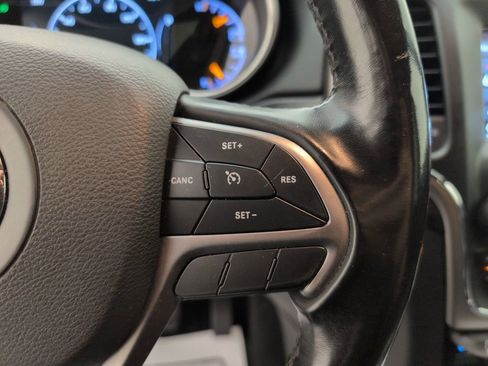 Used 2021 Jeep Grand Cherokee Laredo image 39