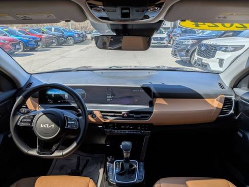 Used 2024 Kia Seltos SX w/ SX Sunroof Package AWD/4WD image 18