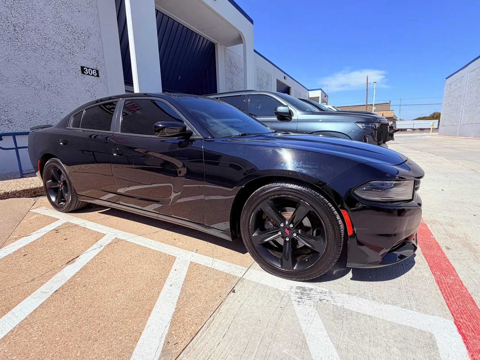 Used 2017 Dodge Charger SXT w/ Driver Confidence Group RWD image 5