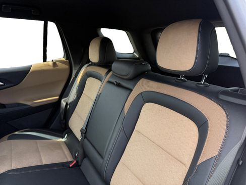 Used 2025 Chevrolet Equinox ACTIV w/ Safety and Technology Package image 16