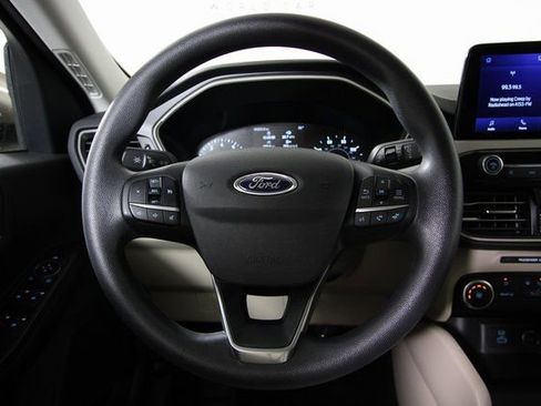 Used 2021 Ford Escape SE image 19