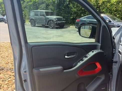 Used 2024 Nissan Frontier PRO-4X w/ Pro Premium Package AWD/4WD image 12