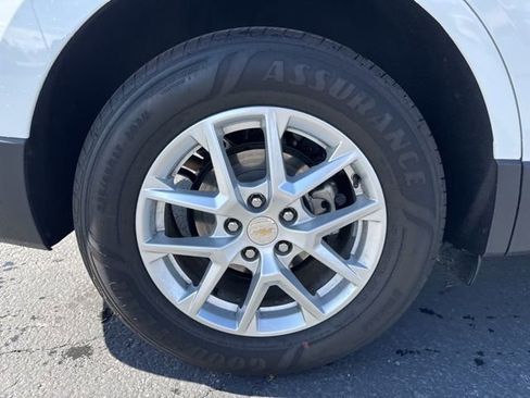 Used 2024 Chevrolet Equinox LS AWD/4WD image 9