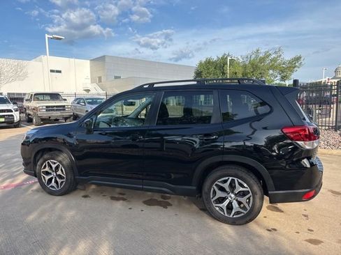 Used 2023 Subaru Forester Premium AWD/4WD image 8