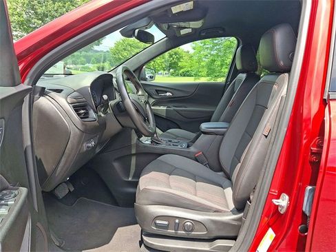Certified 2022 Chevrolet Equinox RS w/ Infotainment Package image 18