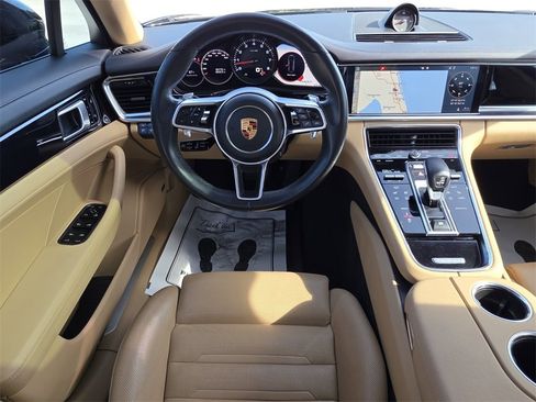 Used 2018 Porsche Panamera 4 image 20