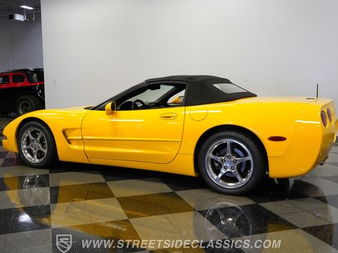 Used 2004 Chevrolet Corvette Convertible w/ Preferred Equipment Group RWD image 9
