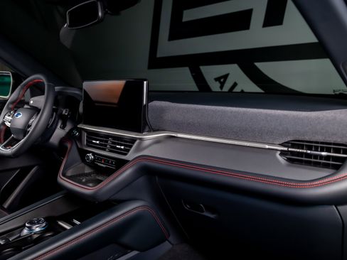 Used 2025 Ford Explorer ST image 23