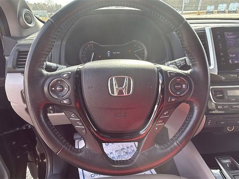Used 2017 Honda Pilot Touring image 23