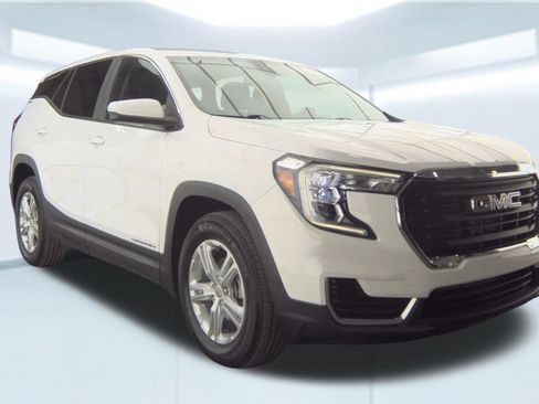 Used 2022 GMC Terrain SLE FWD image 2