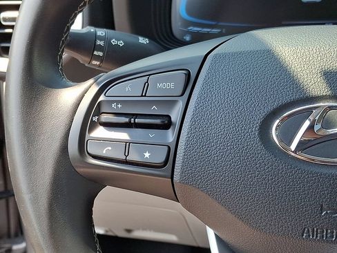 Certified 2025 Hyundai Venue SEL FWD image 22