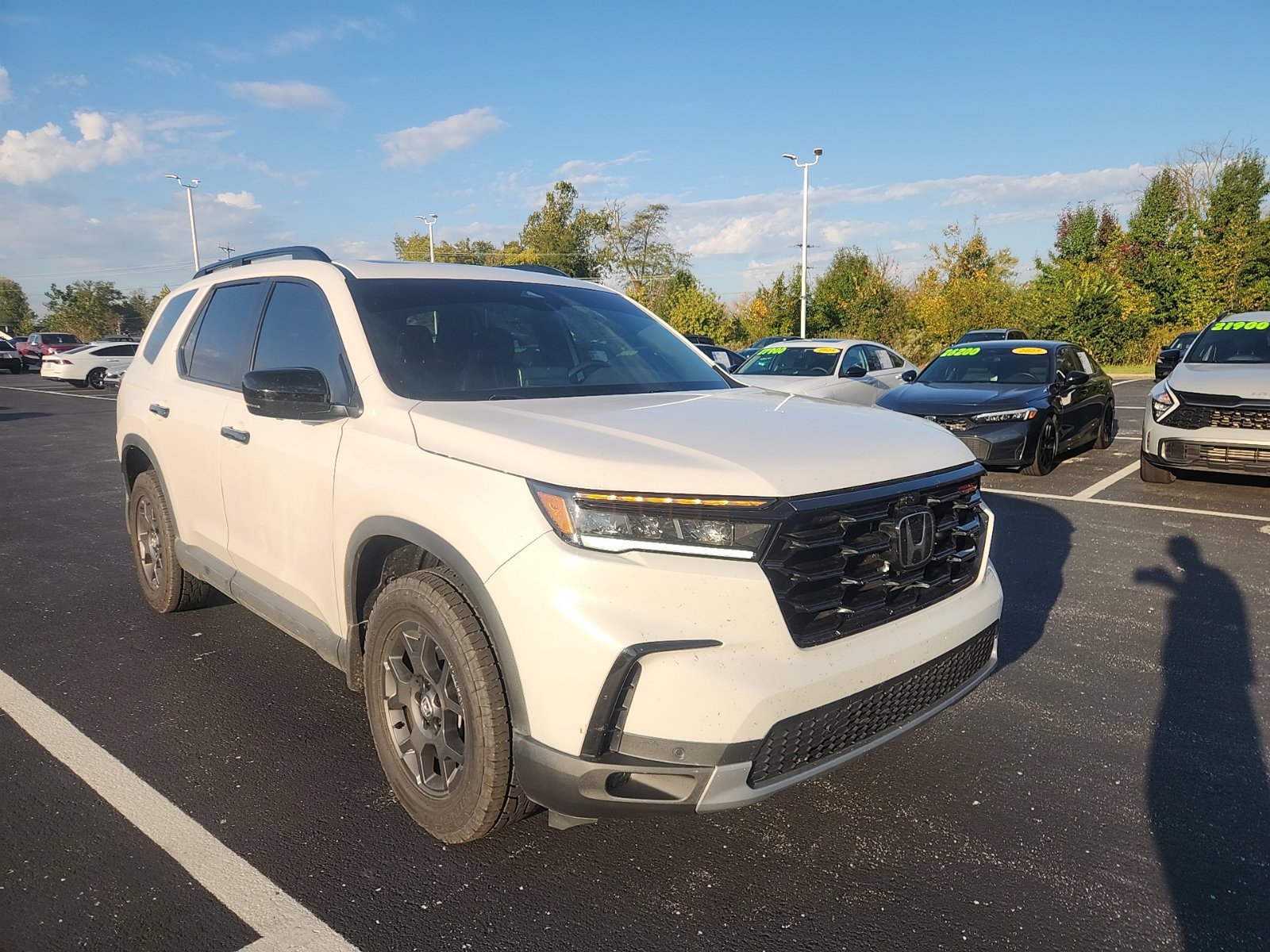 Used 2025 Honda Pilot TrailSport image 7