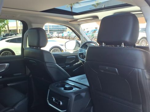 Certified 2025 Ford Expedition Platinum AWD/4WD image 13