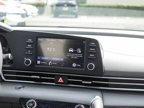 Certified 2022 Hyundai Elantra SEL FWD image 18
