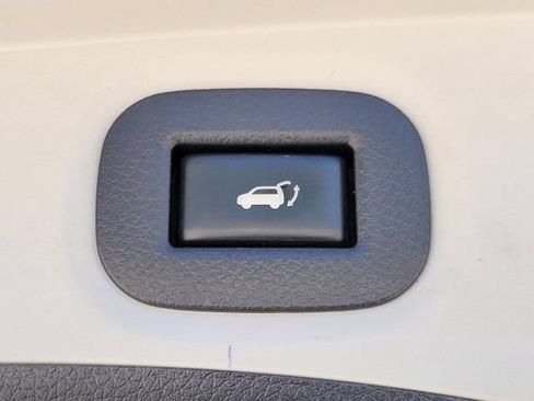 Used 2019 Nissan Rogue SV AWD/4WD image 9