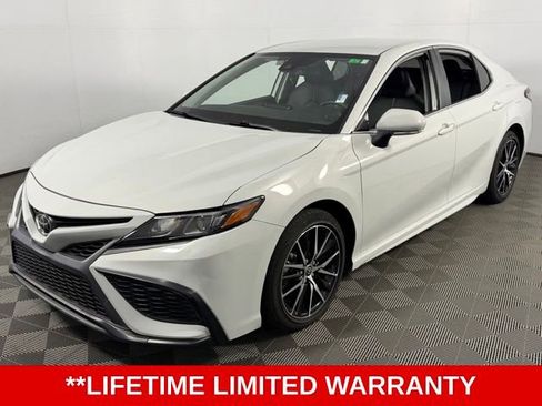 Used 2023 Toyota Camry SE FWD image 3