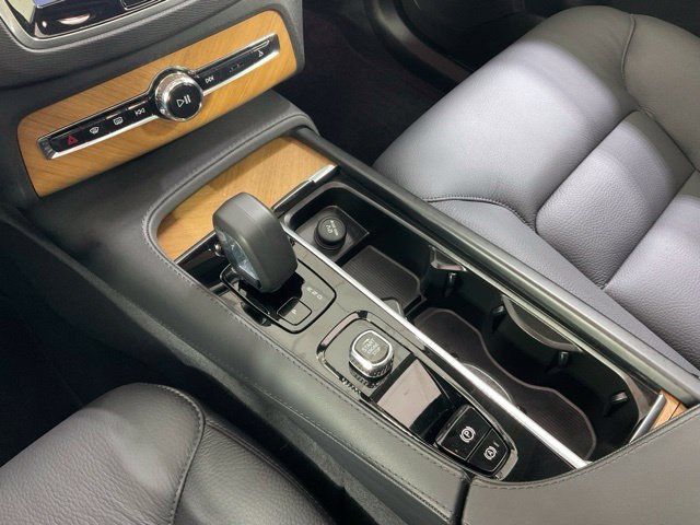 Certified 2025 Volvo XC90 T8 Plus AWD/4WD image 15
