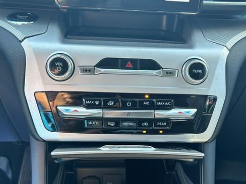 Used 2022 Ford Explorer XLT w/ Equipment Group 202A image 22