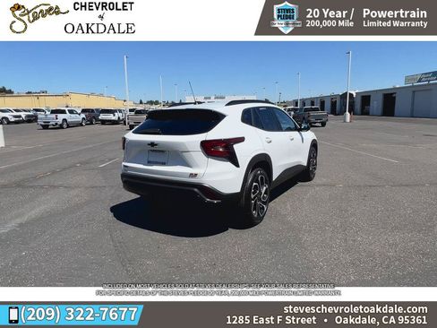 Certified 2026 Chevrolet Trax RS w/ Sunroof Package FWD image 11