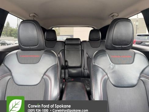 Used 2017 Jeep Cherokee Trailhawk AWD/4WD image 31