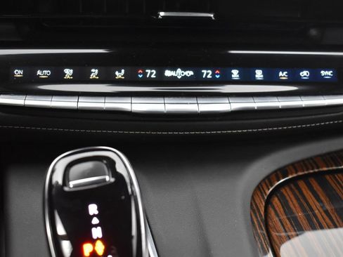 Used 2021 Cadillac Escalade Premium Luxury image 16